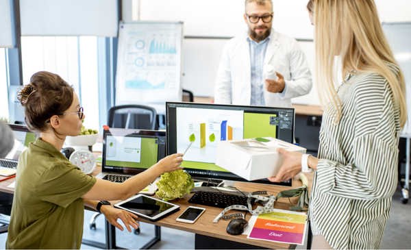 employees-discussing-using-laptop